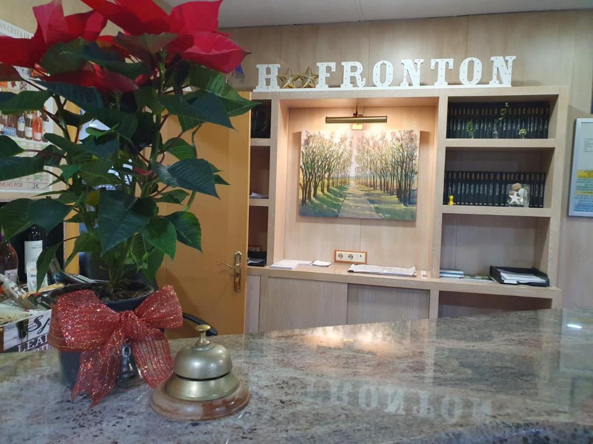 Hostal Fronton Alcobendas Exterior photo